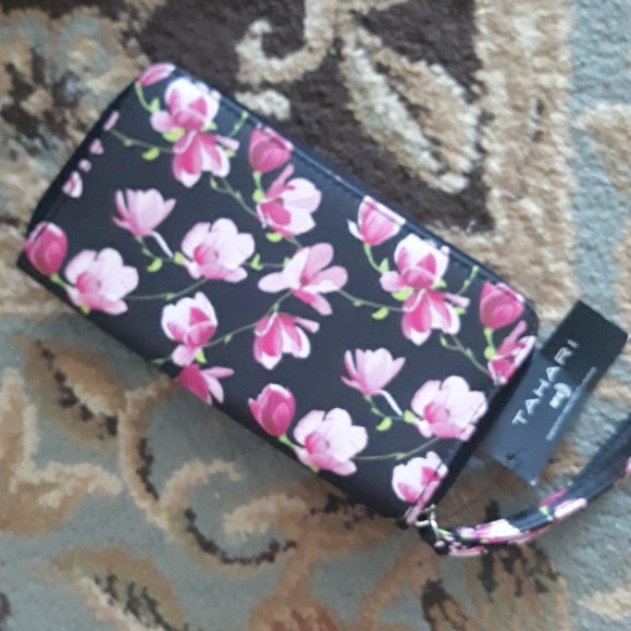 *Host Pick*Tahari RFID pretty wristlet - Picture 14 of 16